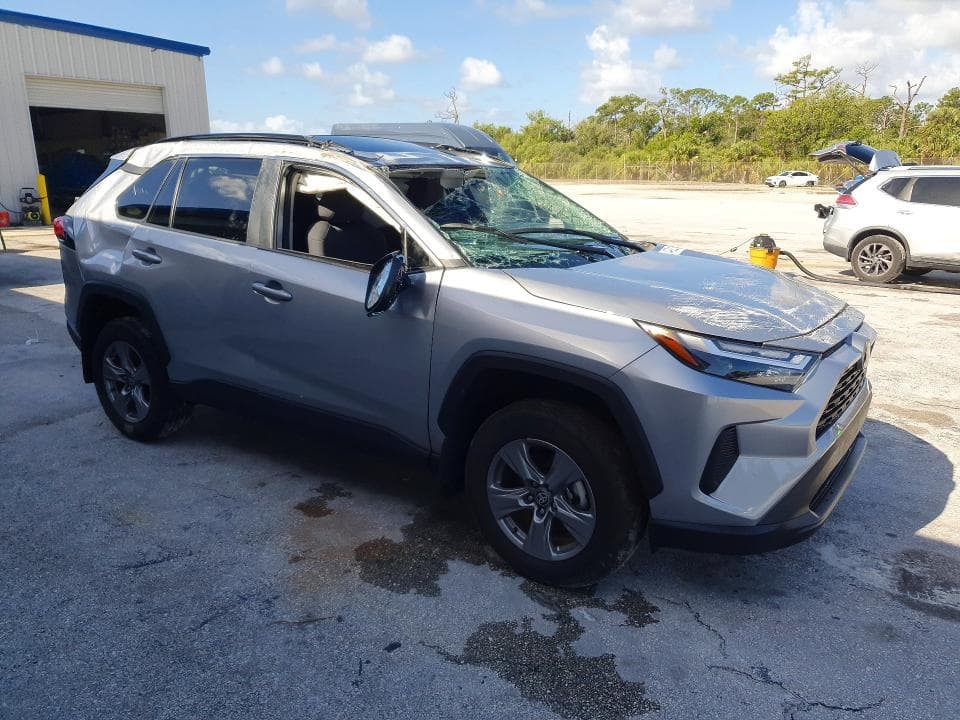 2024 TOYOTA RAV4 XLE 4