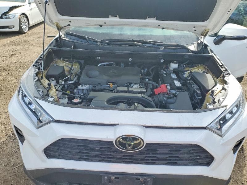 2021 TOYOTA RAV4 XLE 12