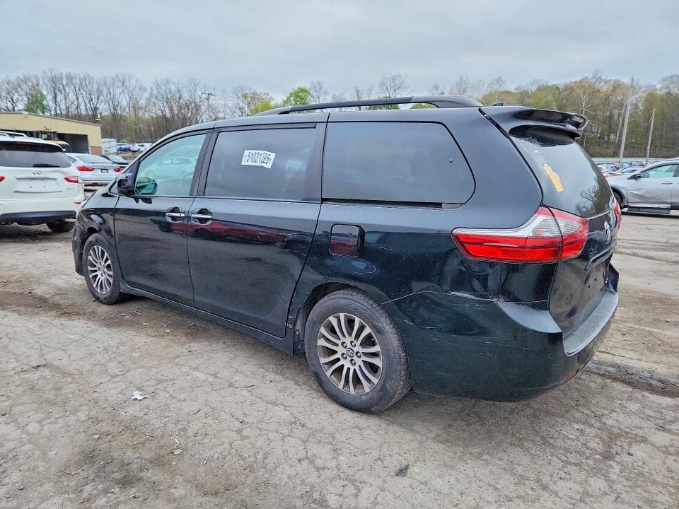 2020 TOYOTA SIENNA XLE 8-PASSENGER 2