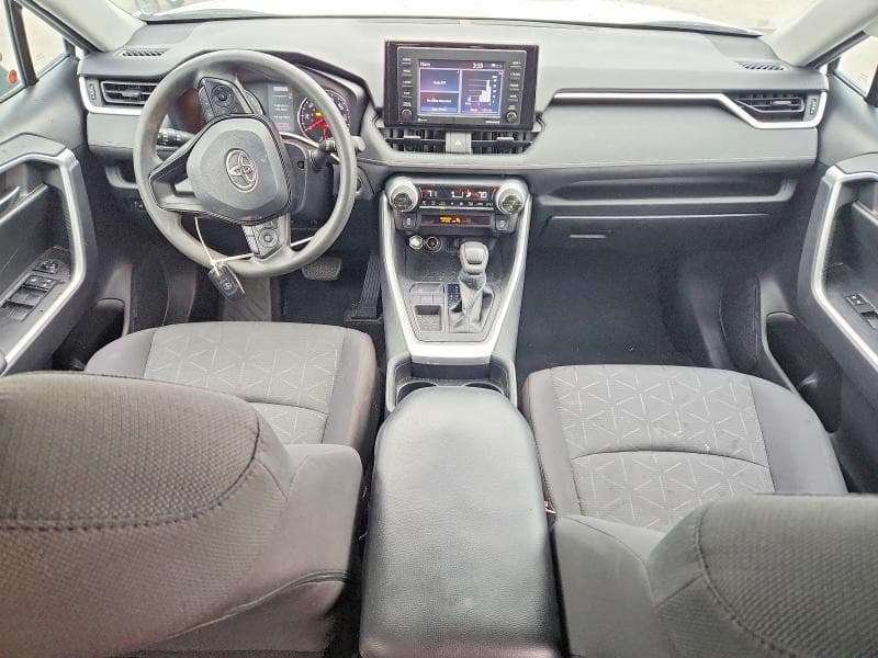 2021 TOYOTA RAV4 XLE 8