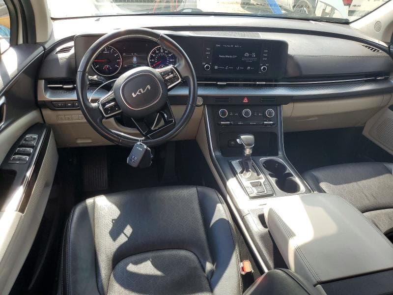 2023 KIA CARNIVAL LX 8