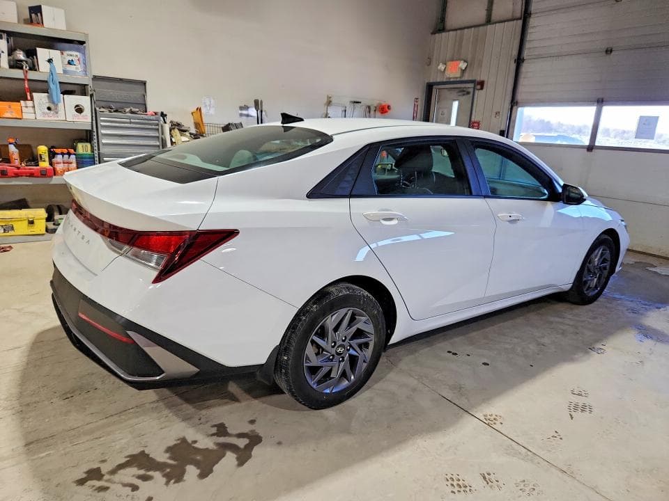2024 HYUNDAI ELANTRA SEL 3