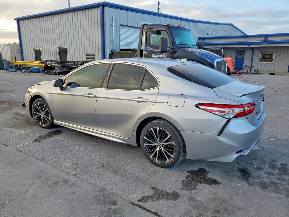 2020 TOYOTA CAMRY SE 2