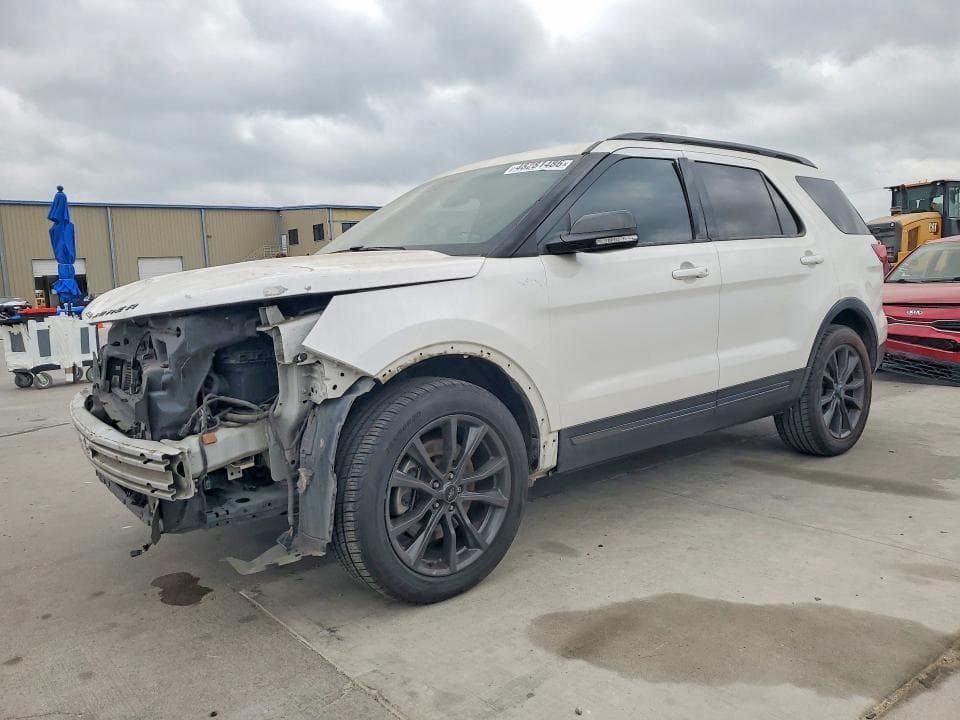 2017 FORD EXPLORER XLT - 1