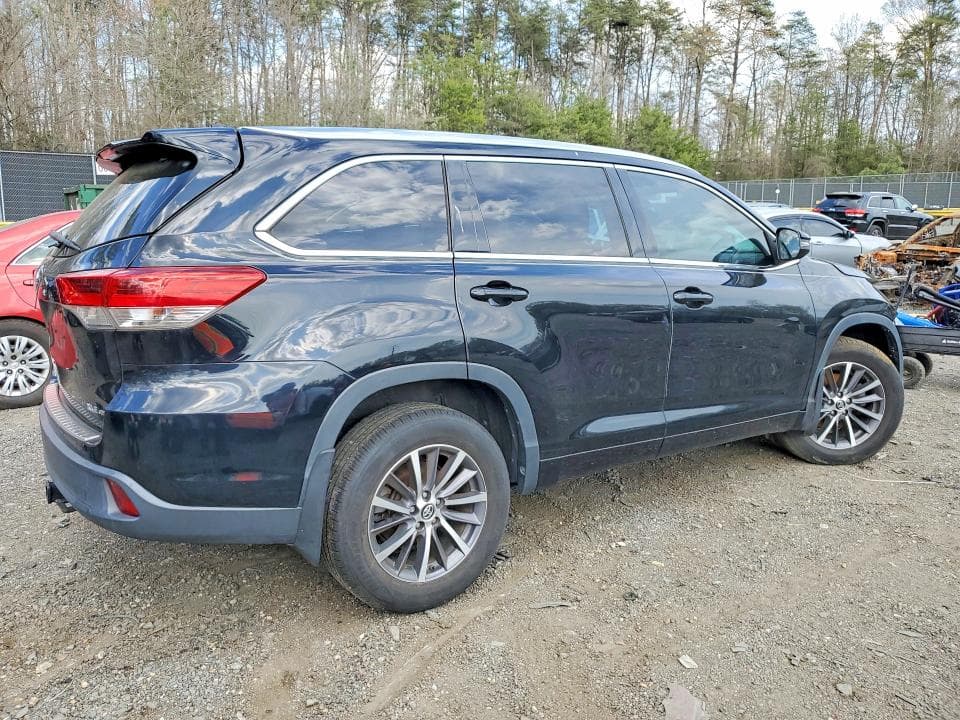 2018 TOYOTA HIGHLANDER XLE 3