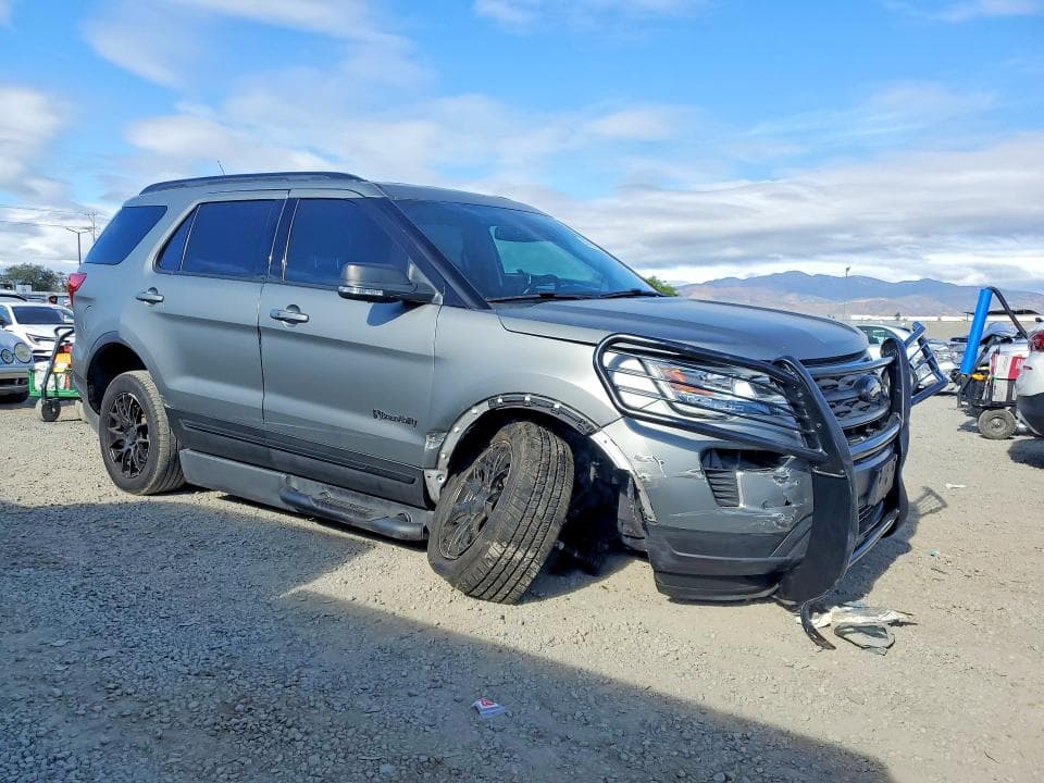 2019 FORD EXPLORER XLT 4