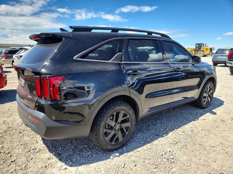 2022 KIA SORENTO S 3