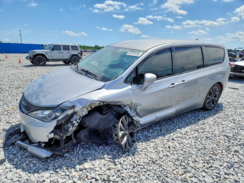 2020 CHRYSLER PACIFICA TOURING - 1