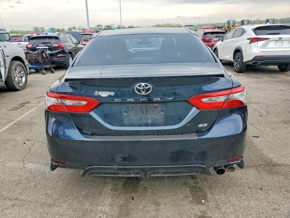 2018 TOYOTA CAMRY SE 6