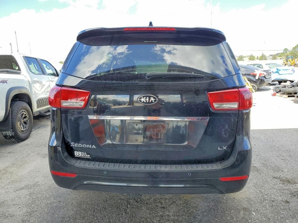 2017 KIA SEDONA LX 6