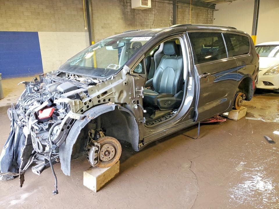 2022 CHRYSLER PACIFICA TOURING L - 1