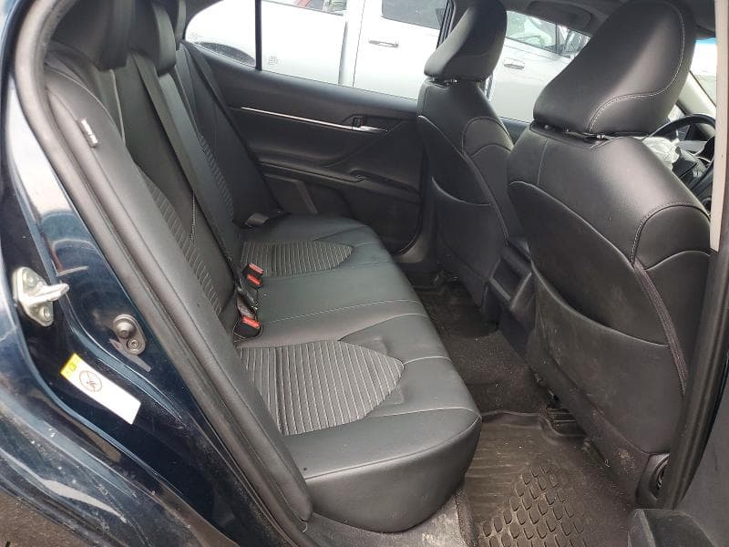 2018 TOYOTA CAMRY SE 10