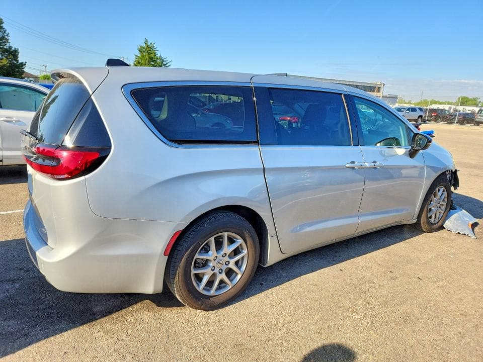 2024 CHRYSLER PACIFICA TOURING L 3
