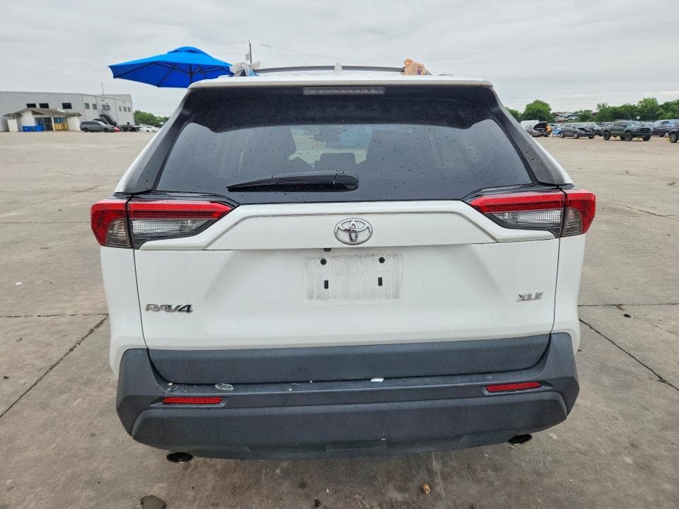 2021 TOYOTA RAV4 XLE 6