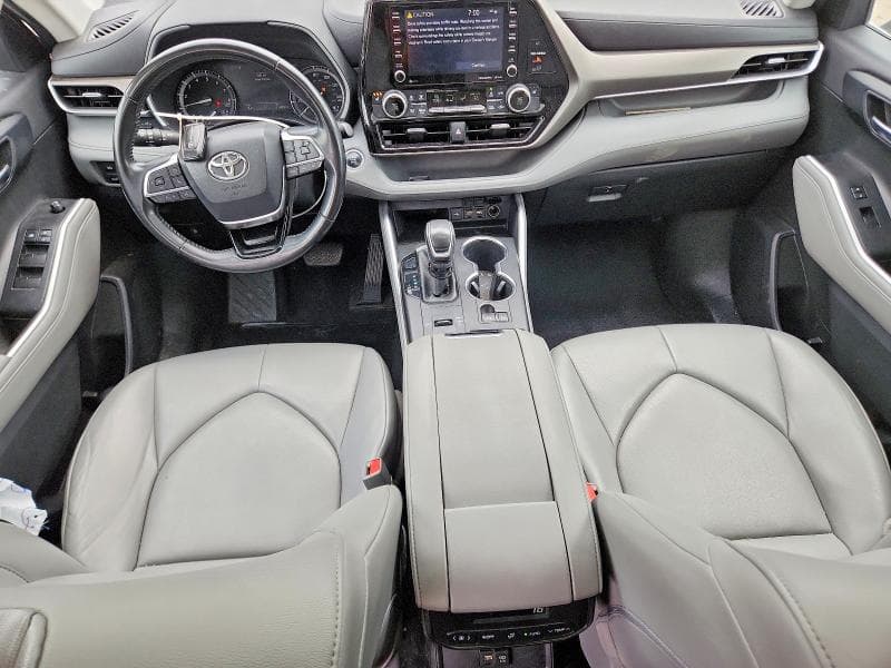 2021 TOYOTA HIGHLANDER XLE 8
