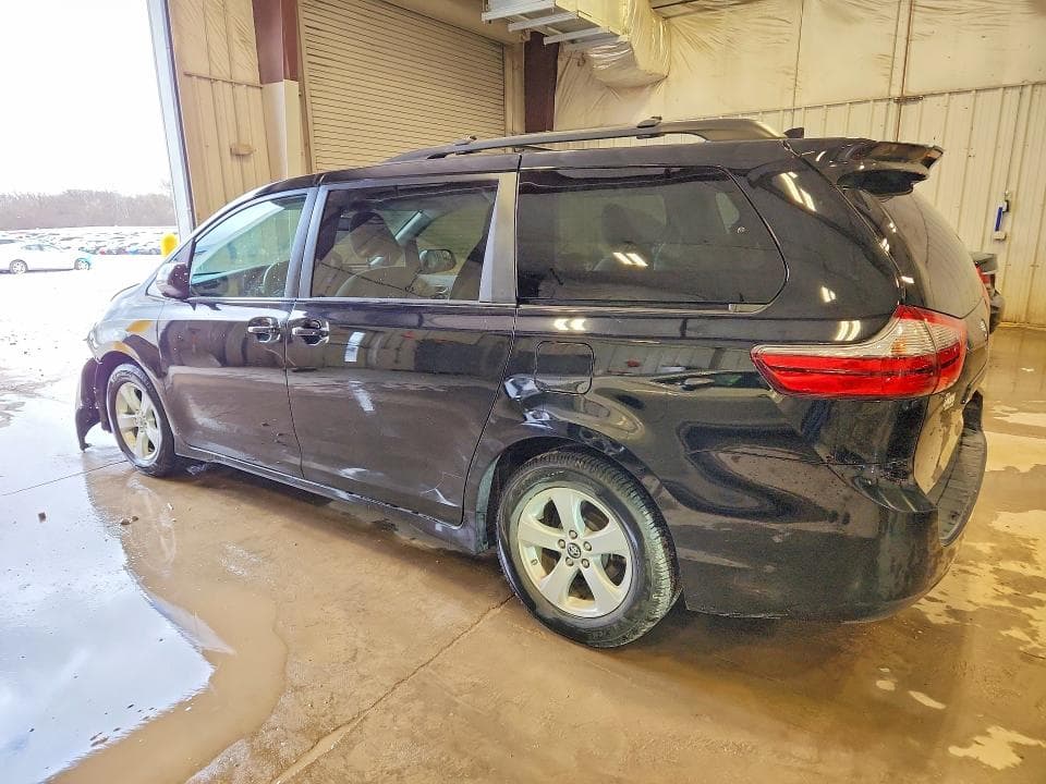 2020 TOYOTA SIENNA LE 2