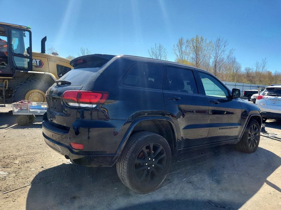 2022 JEEP GRAND CHEROKEE LAREDO E 3