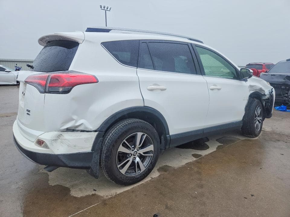 2017 TOYOTA RAV4 XLE 3