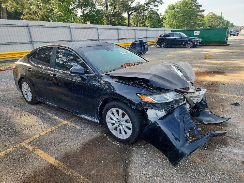 2018 TOYOTA CAMRY LE 4