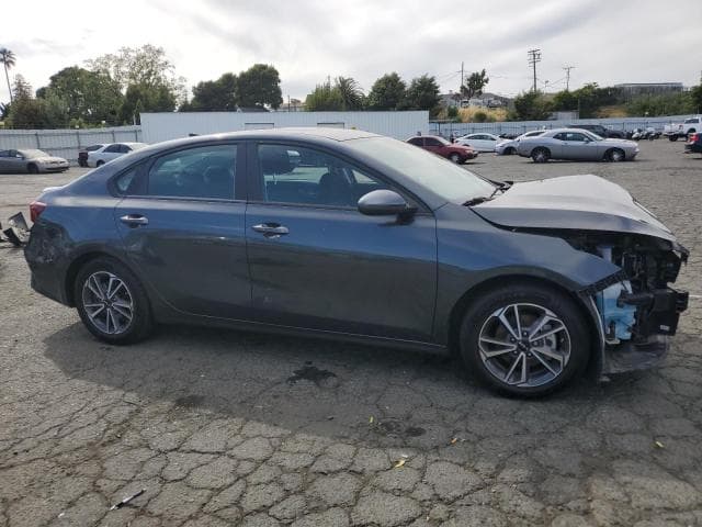 2022 KIA FORTE FE 4