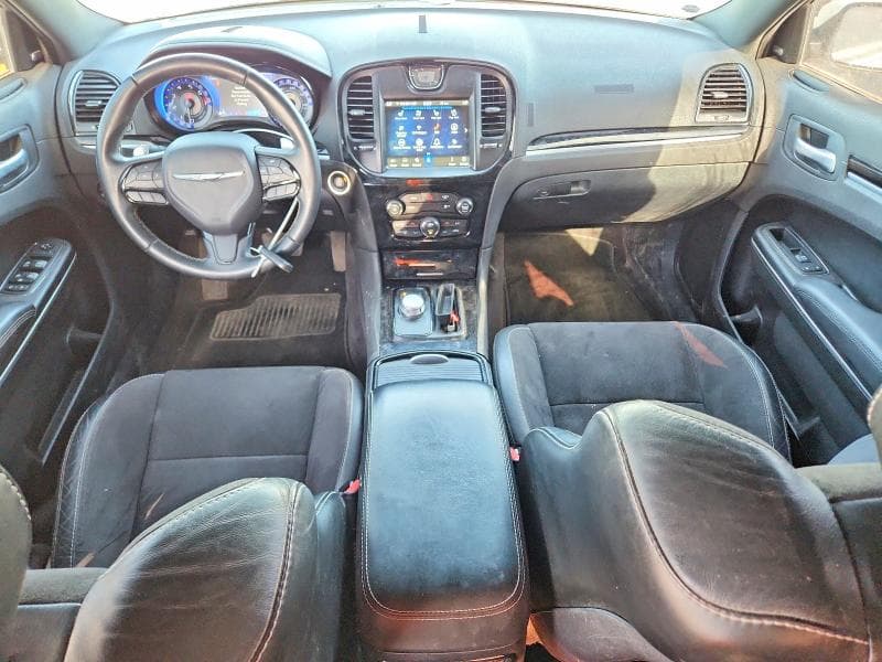 2018 CHRYSLER 300 8