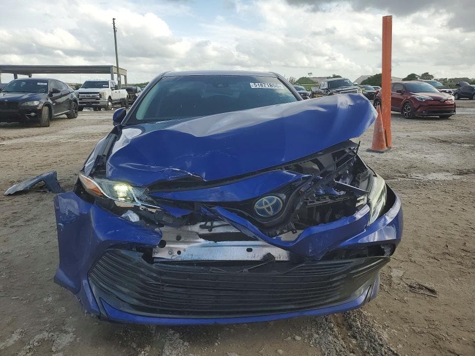 2018 TOYOTA CAMRY LE 5