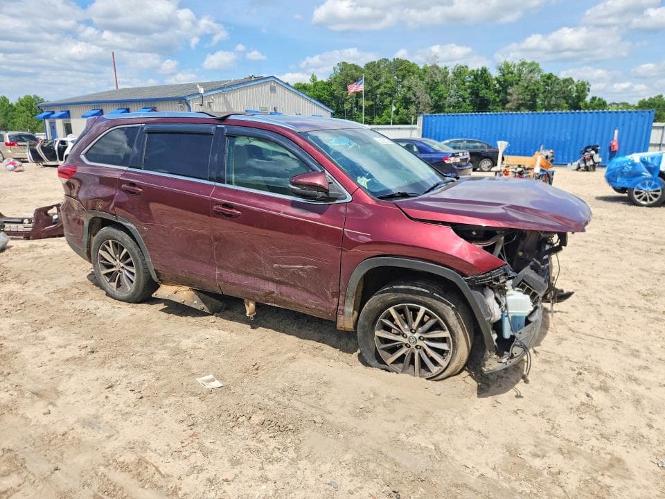 2017 TOYOTA HIGHLANDER XLE 4