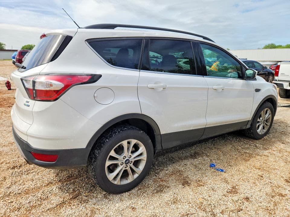 2017 FORD ESCAPE SE 3