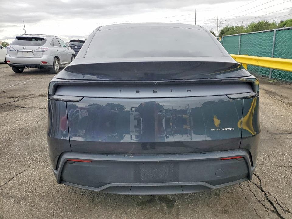 2026 TESLA MODEL Y 6