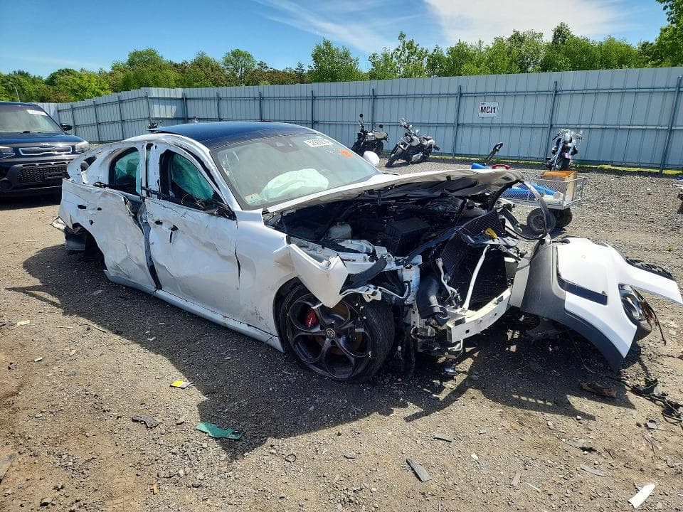 2017 ALFA ROMEO GIULIA TI 4