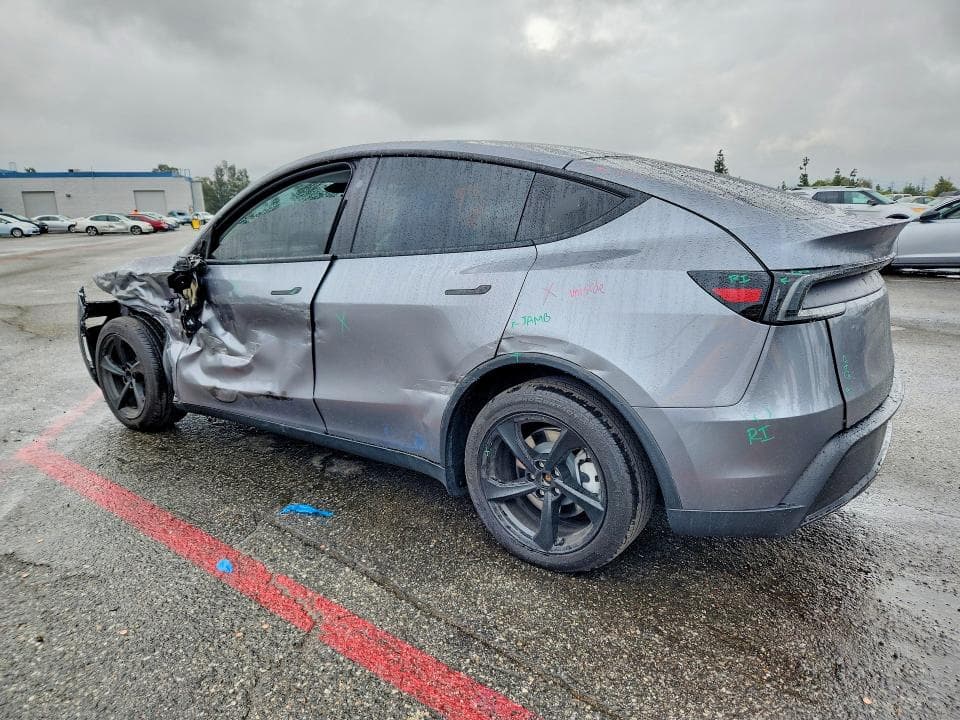 2026 TESLA MODEL Y 2
