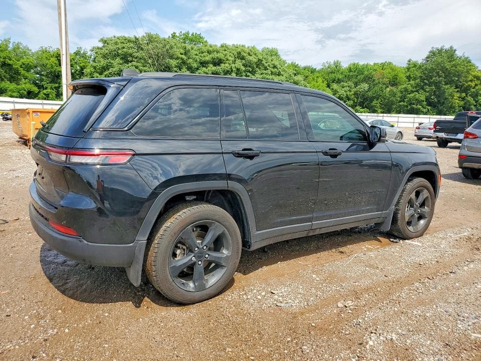 2023 JEEP GRAND CHEROKEE LAREDO 3