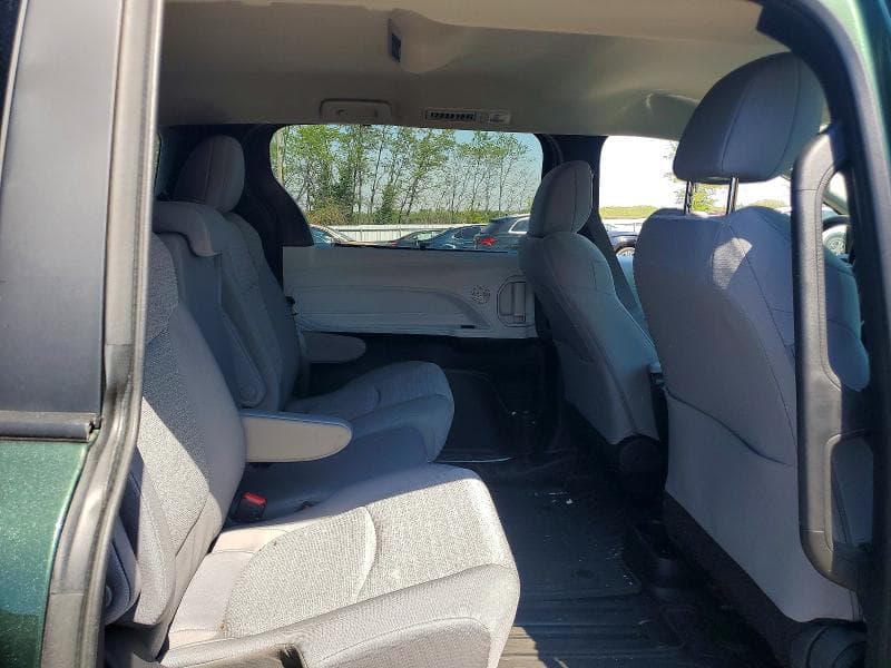 2025 TOYOTA SIENNA LE 11
