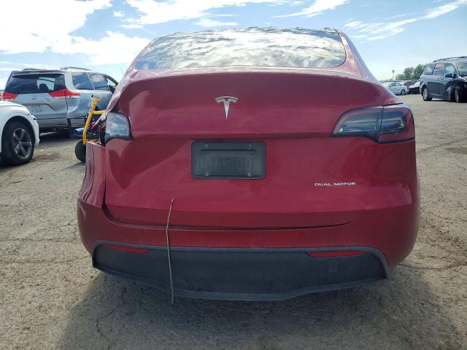 2024 TESLA MODEL Y 6