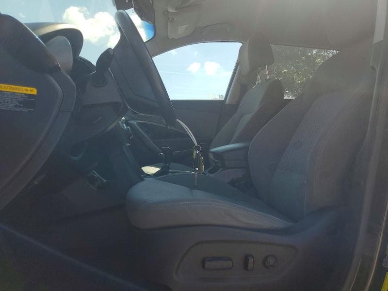 2017 HYUNDAI SANTA FE SE 7