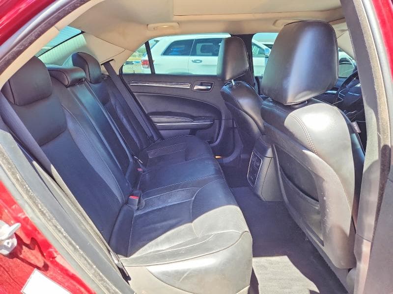 2019 CHRYSLER 300 LIMITED 10