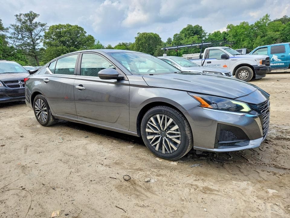 2023 NISSAN ALTIMA SV 4