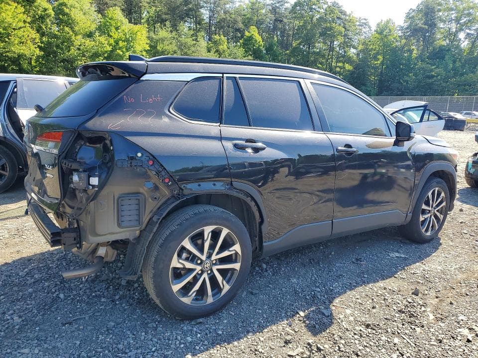 2024 TOYOTA COROLLA CROSS XLE 3