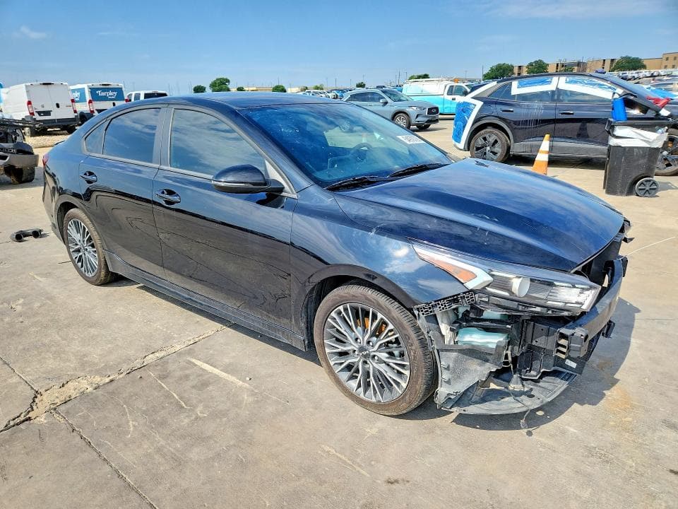 2023 KIA FORTE GT LINE 4