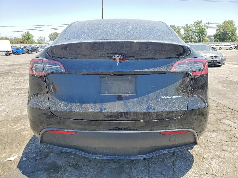 2024 TESLA MODEL Y 6