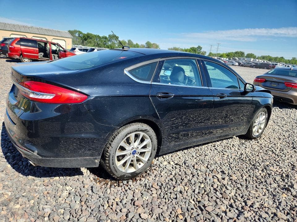 2017 FORD FUSION SE 3