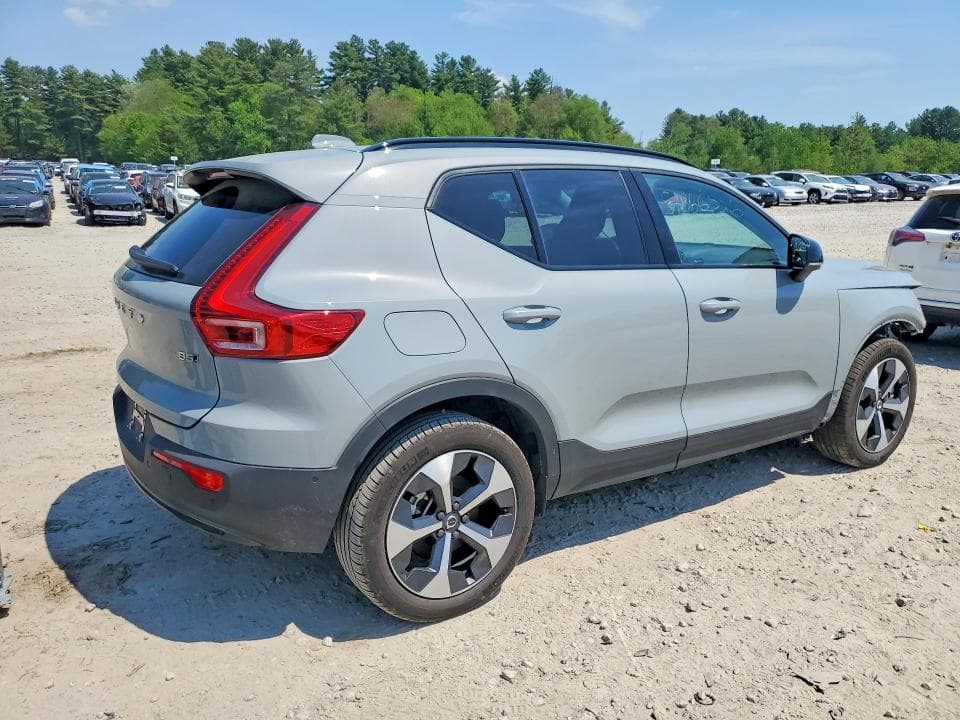 2026 VOLVO XC40 PLUS 3