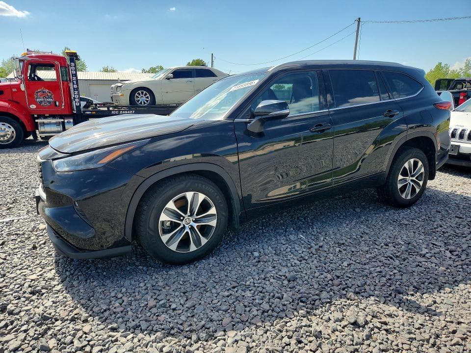 2022 TOYOTA HIGHLANDER XLE - 1