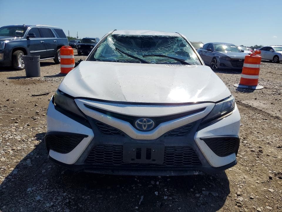 2022 TOYOTA CAMRY HYBRID SE 5
