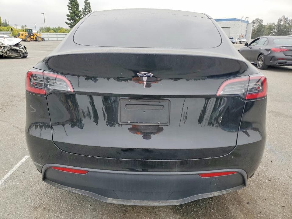 2024 TESLA MODEL Y 6