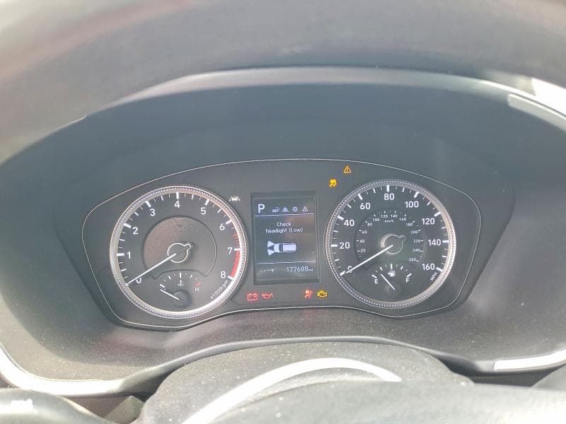 2019 HYUNDAI SANTA FE SE 9