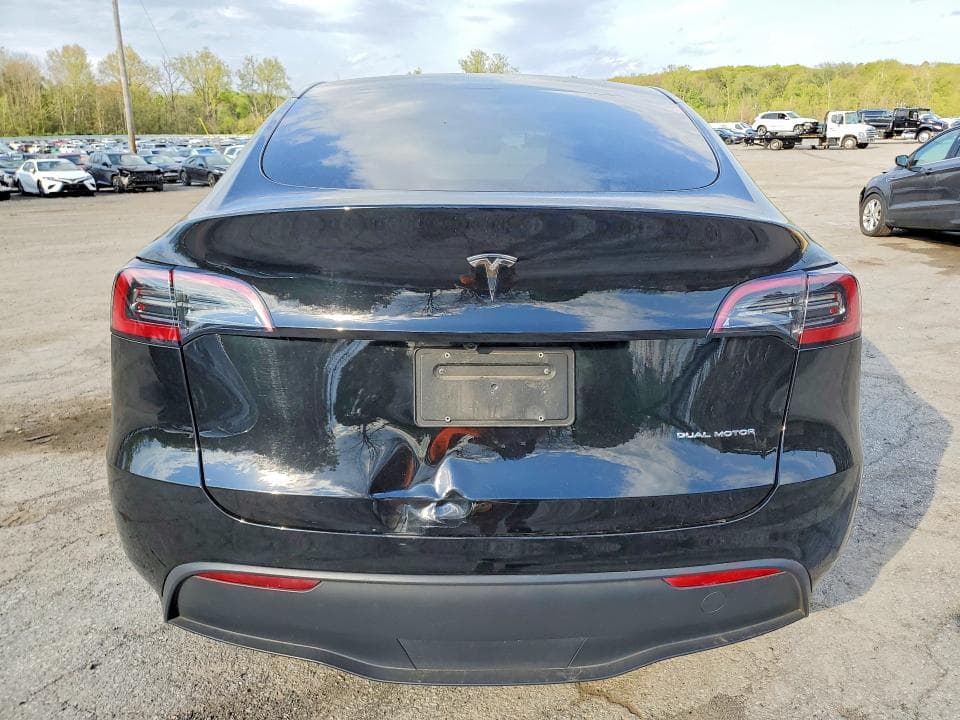 2024 TESLA MODEL Y 6