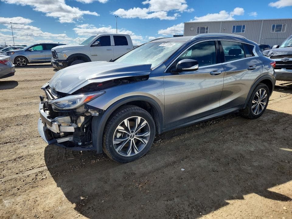2017 INFINITI QX30 LUXUR