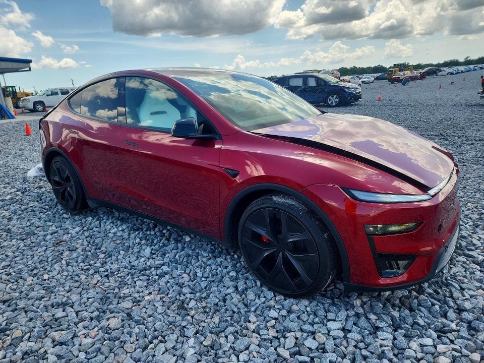 2026 TESLA MODEL Y 4