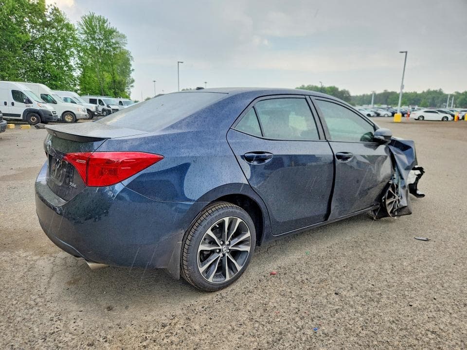 2017 TOYOTA COROLLA XSE 3